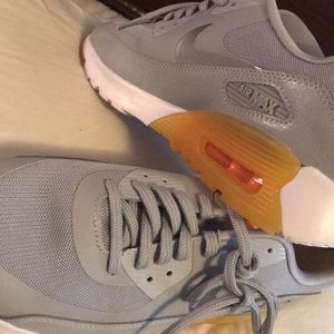 Sz 9.5 Nike Airmax